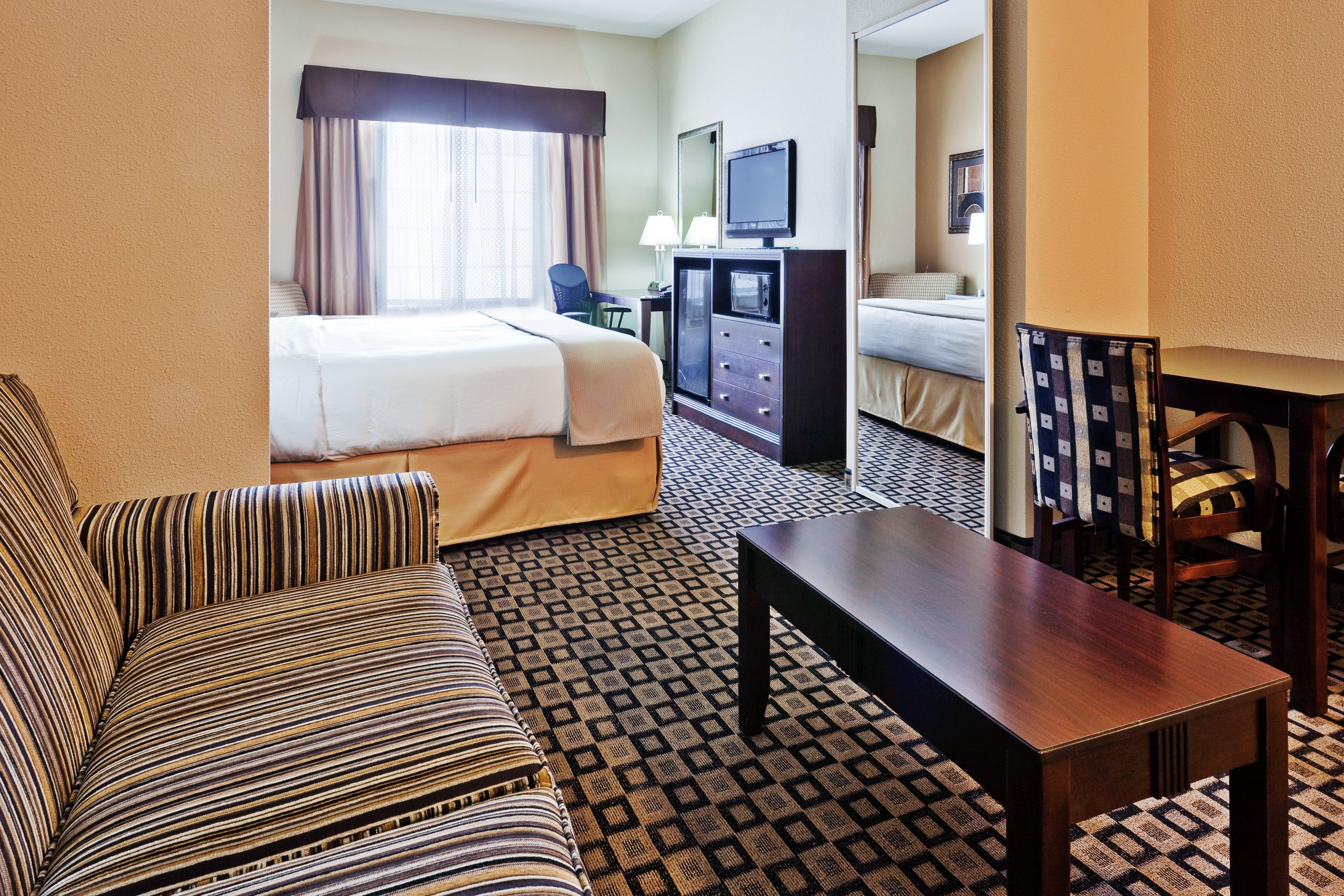 Holiday Inn Express & Suites Clovis By Ihg Exterior photo